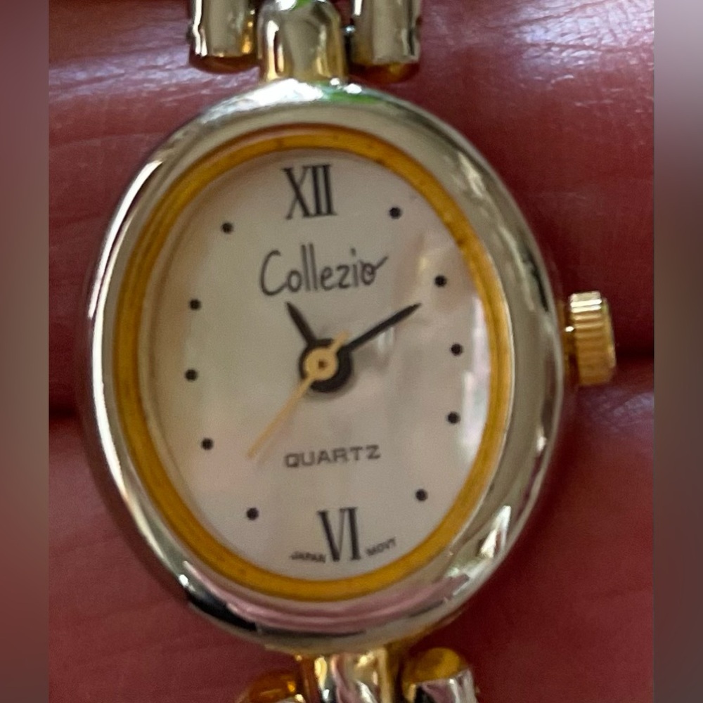 Ladies Quartz Watch, Two-Tone, Adjustable - Picture 7 of 7